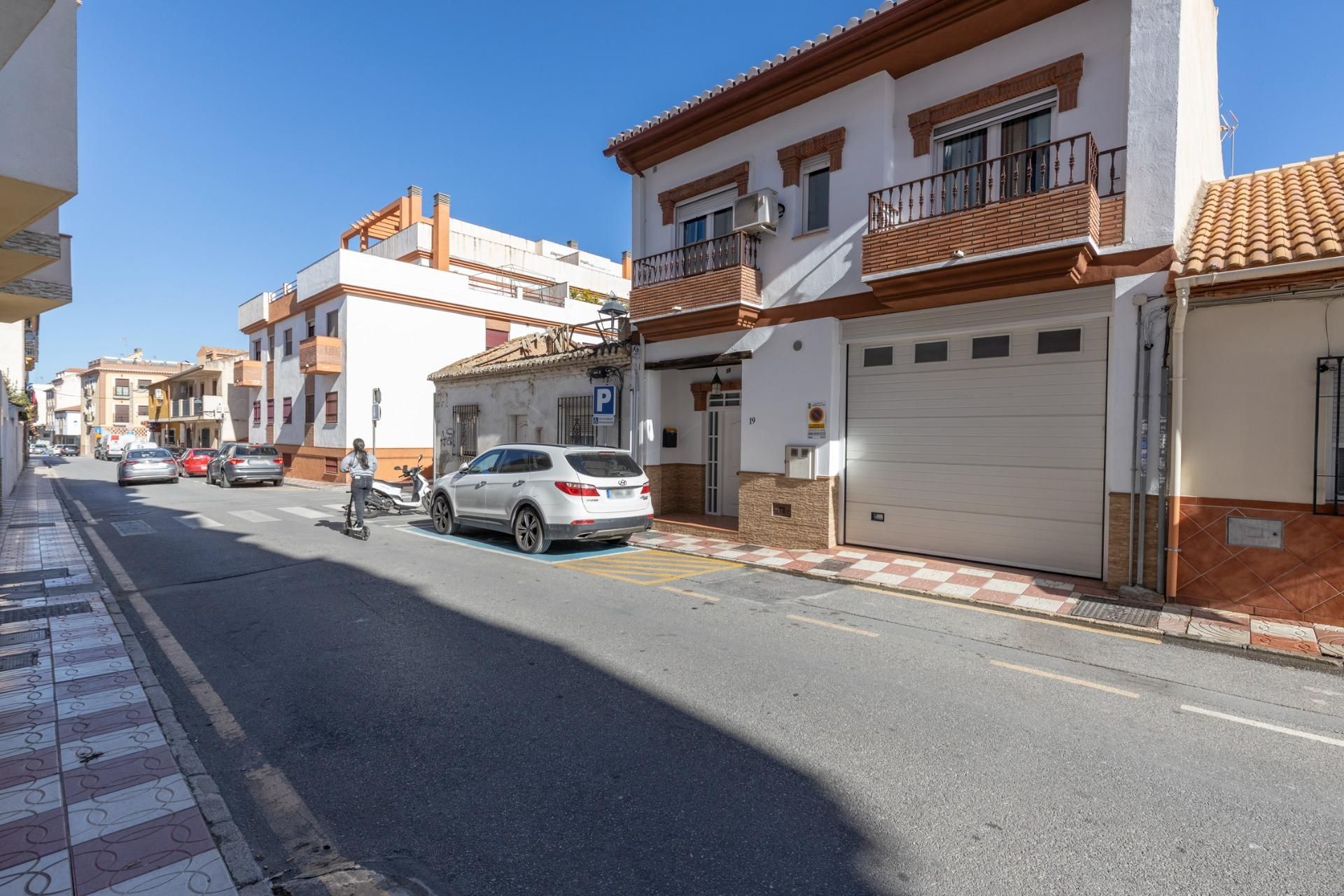 Exterior view of Single-family semi-detached for sale in Churriana de la Vega  with Air Conditioner, Heating and Terrace
