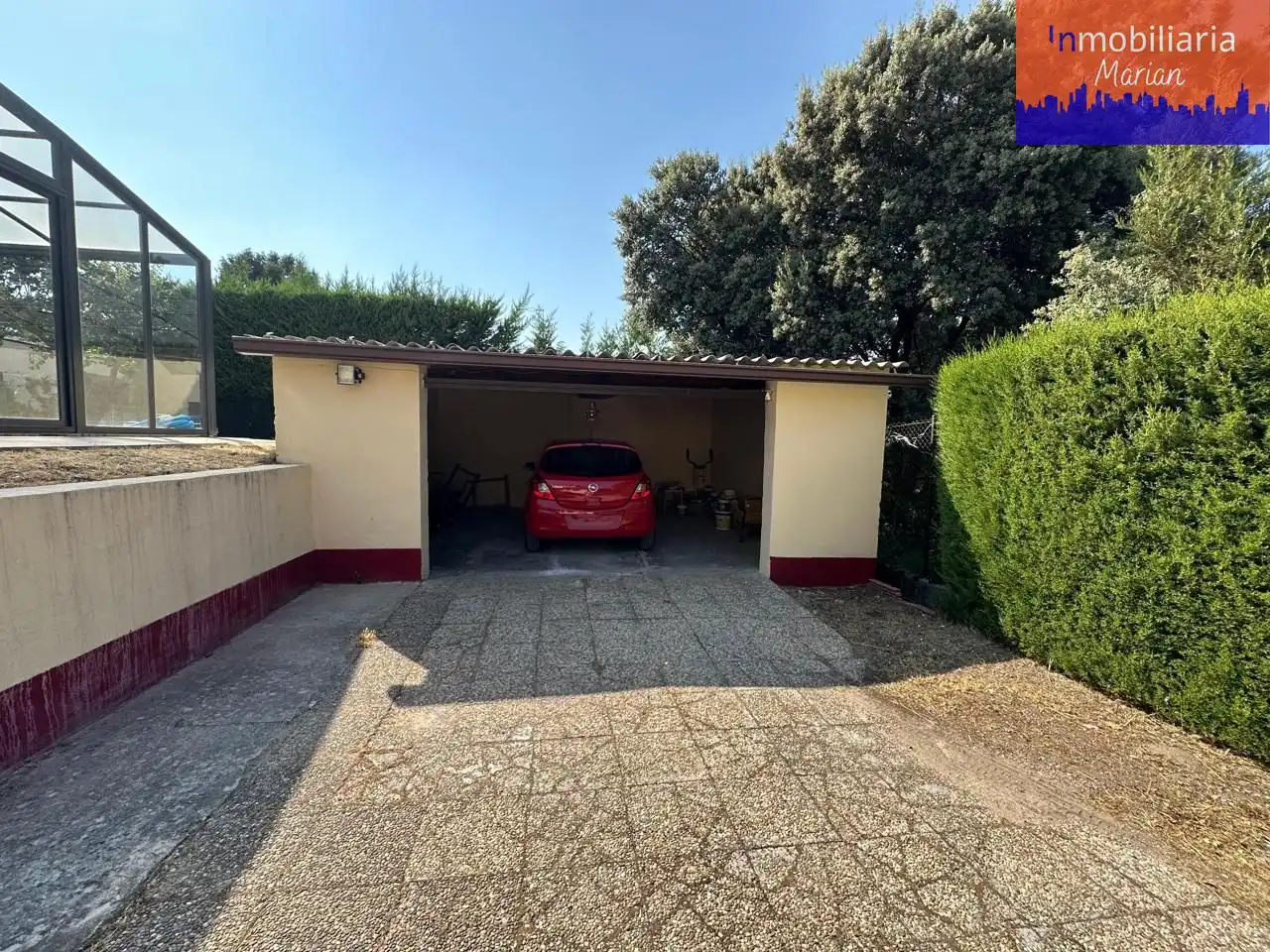 Parking de Casa o chalet en venta en Aranda de Duero con Calefacción, Jardín privado y Piscina