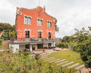 Vista exterior de Finca rústica en venda en Sant Cugat del Vallès amb Terrassa, Piscina i Balcó