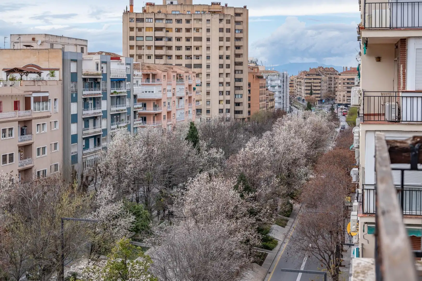 Vista exterior de Piso en venta en Granada con Terraza, Trastero y Balcón