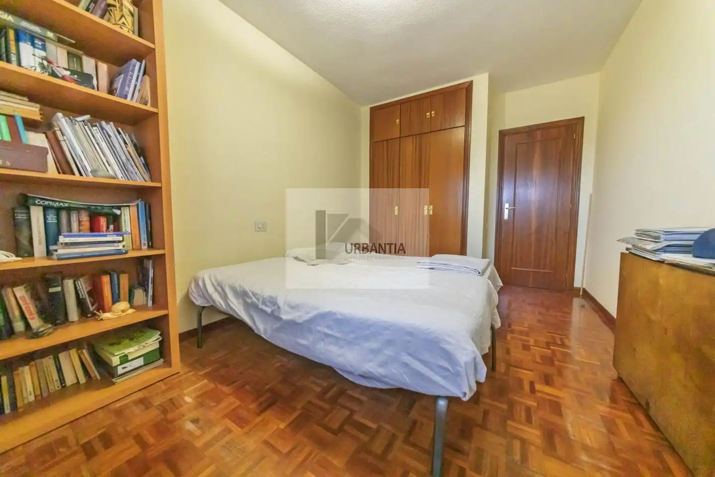 Habitación de Piso en venta en  Pamplona / Iruña con Calefacción, Parquet y Terraza