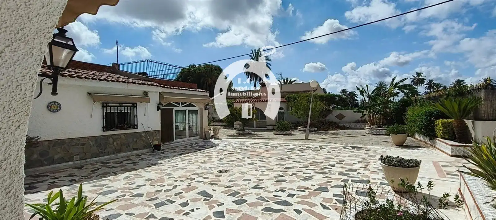 Vista exterior de Casa o xalet en venda en Elche / Elx amb Aire condicionat, Terrassa i Traster