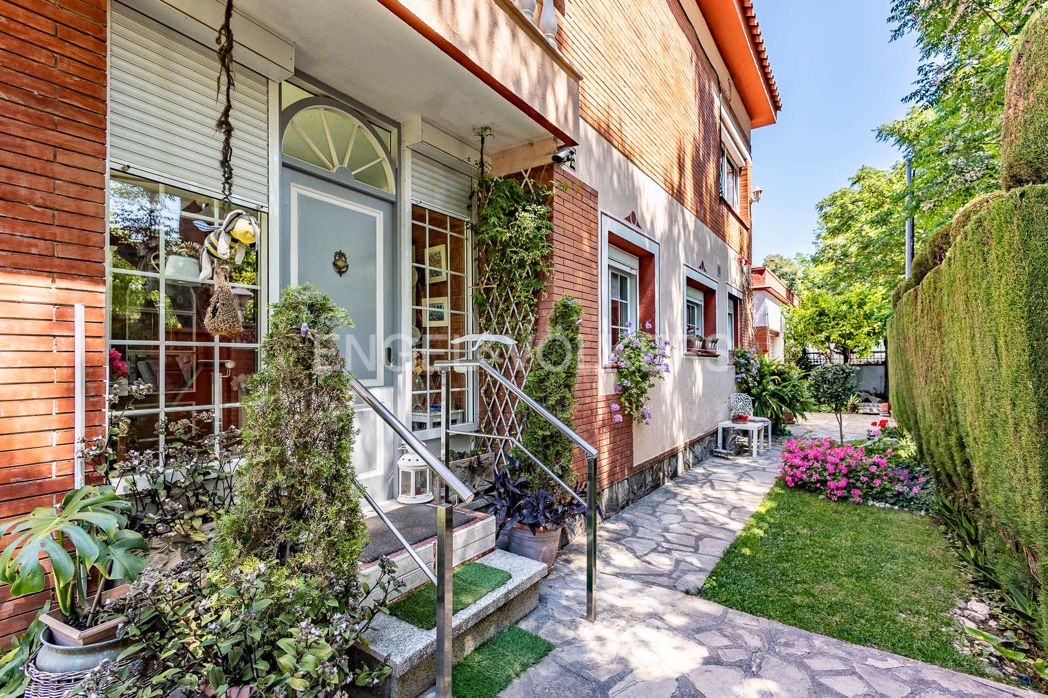 Exterior view of House or chalet for sale in Sant Cugat del Vallès  with Air Conditioner, Heating and Private garden