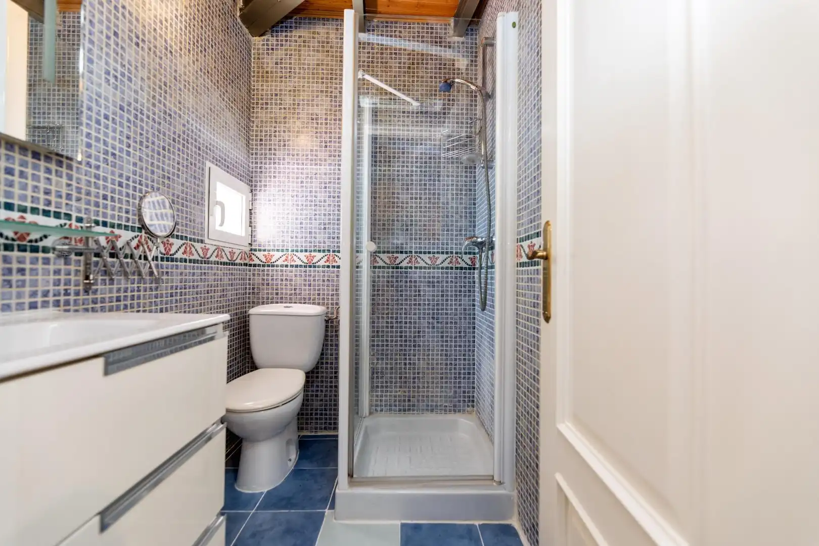 Bathroom of Study for rent in Madrid  with Air Conditioner, Heating and Furnished