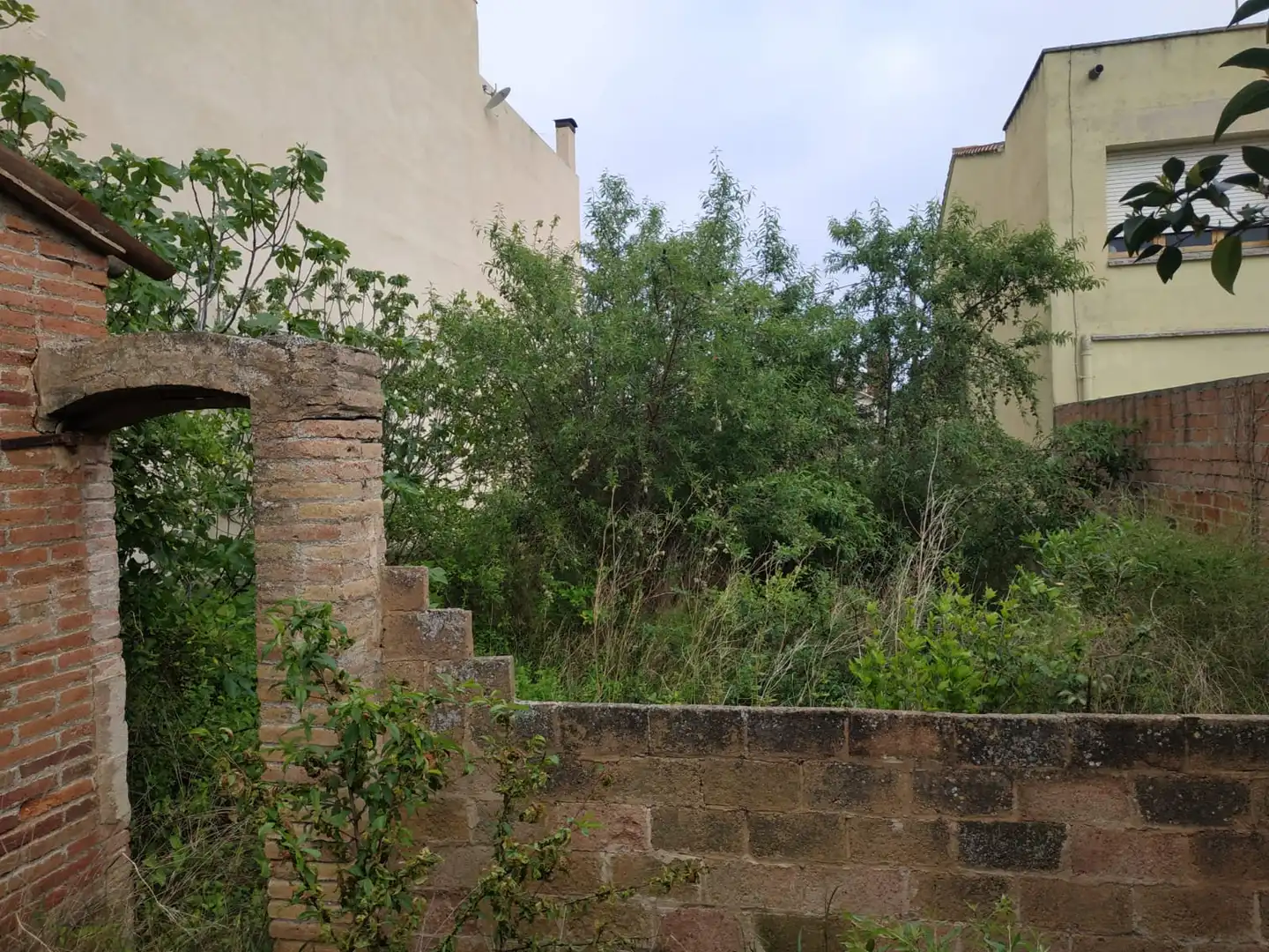 Wohnbaugrundstück zum Verkauf in Carrer Amadeu Vives, imagen 2