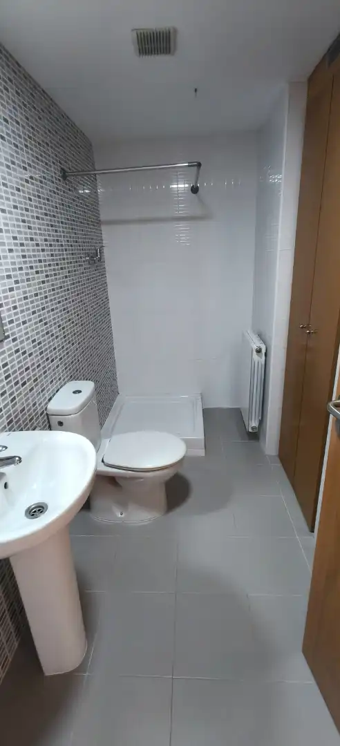 Badezimmer von Wohnung zum Verkauf in Sant Antoni de Vilamajor mit Abstellraum, Ofen und Balkon
