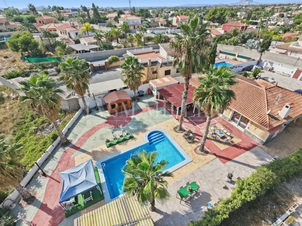 Swimming pool of Houses for sale in La Huerta  