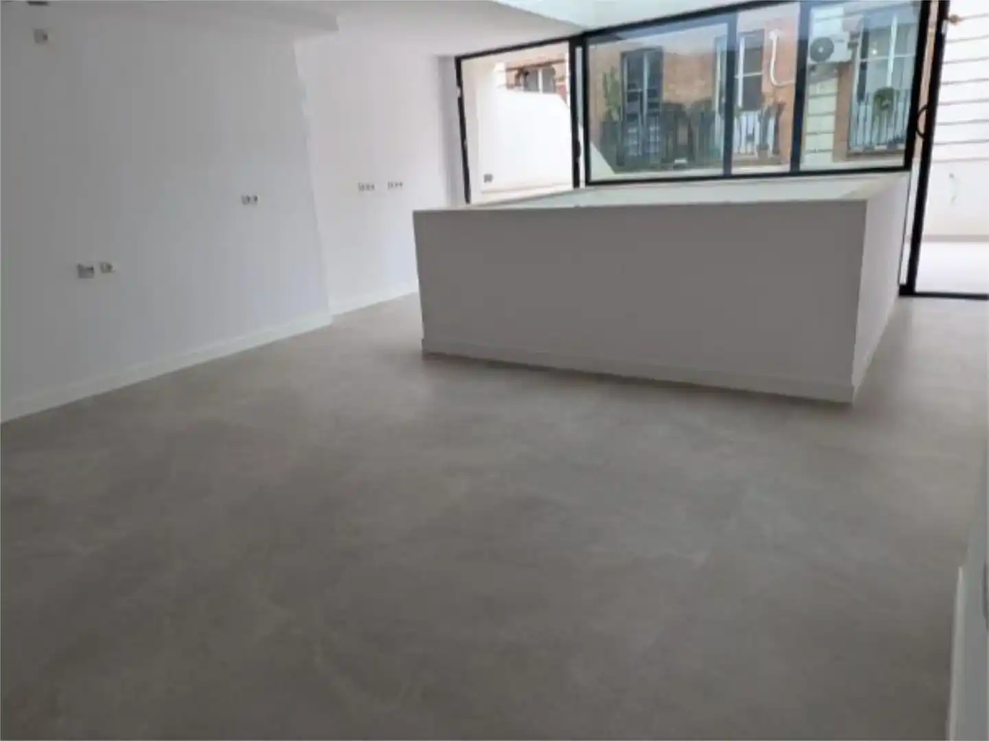 Wohnung zum Verkauf in  Sevilla Capital mit Klimaanlage, Schwimmbad und Balkon