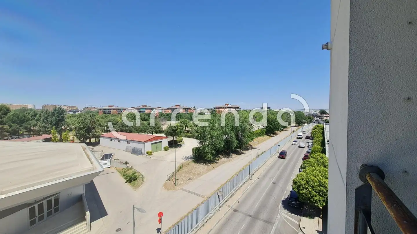 Vista exterior de Piso de alquiler en Valdemoro con Terraza