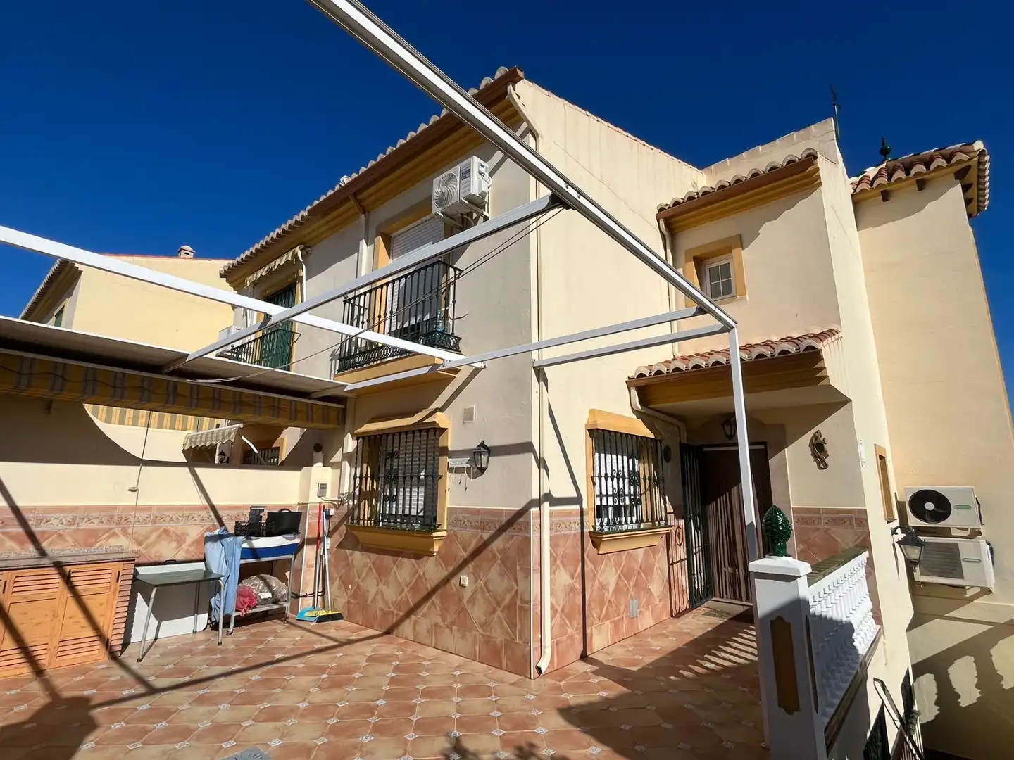 Vivienda con piscina en venta en Avenida Moscatel, imagen 2
