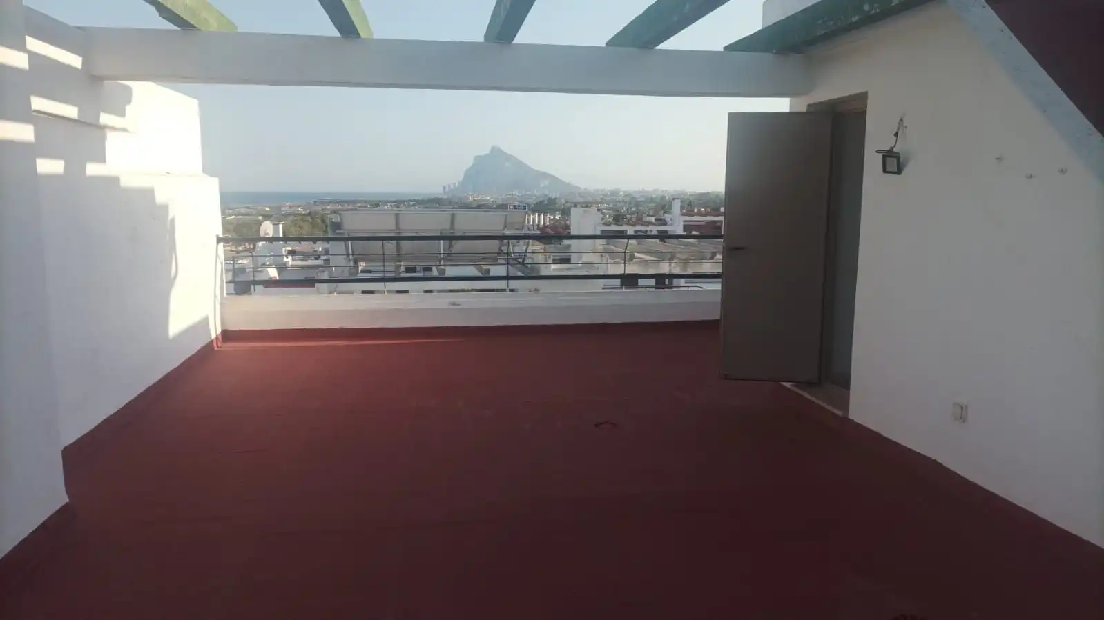 Terrassa de Casa adosada en venda en La Línea de la Concepción amb Aire condicionat, Jardí privat i Terrassa