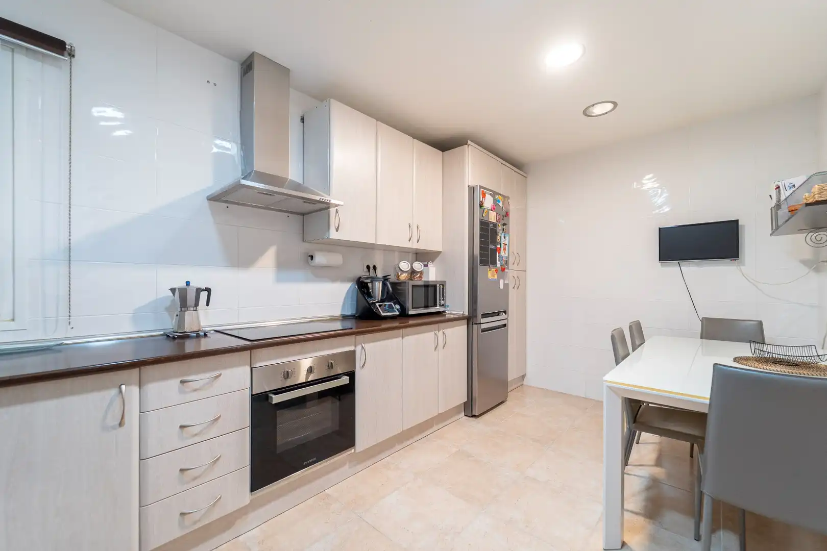 Cocina de Casa adosada en venta en Casarrubios del Monte con Aire acondicionado, Calefacción y Jardín privado