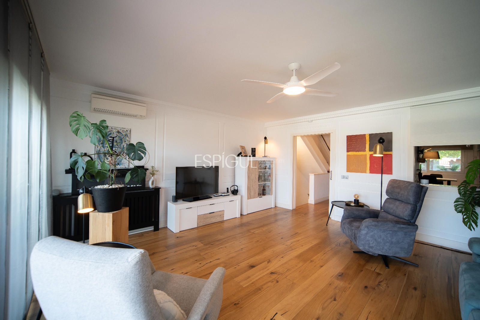Sala d'estar de Casa o xalet en venda en Girona Capital amb Aire condicionat, Calefacció i Parquet