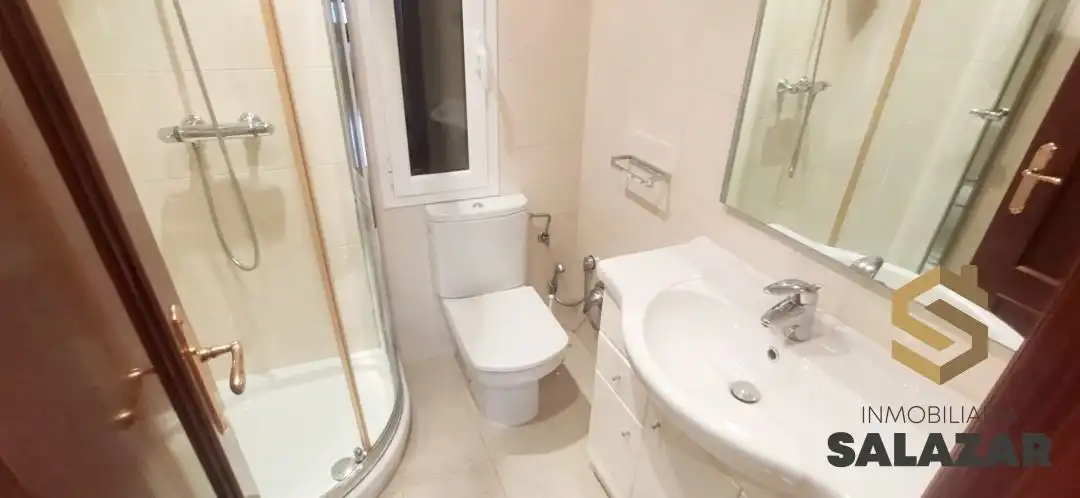Baño de Piso de alquiler en Bilbao  con Calefacción