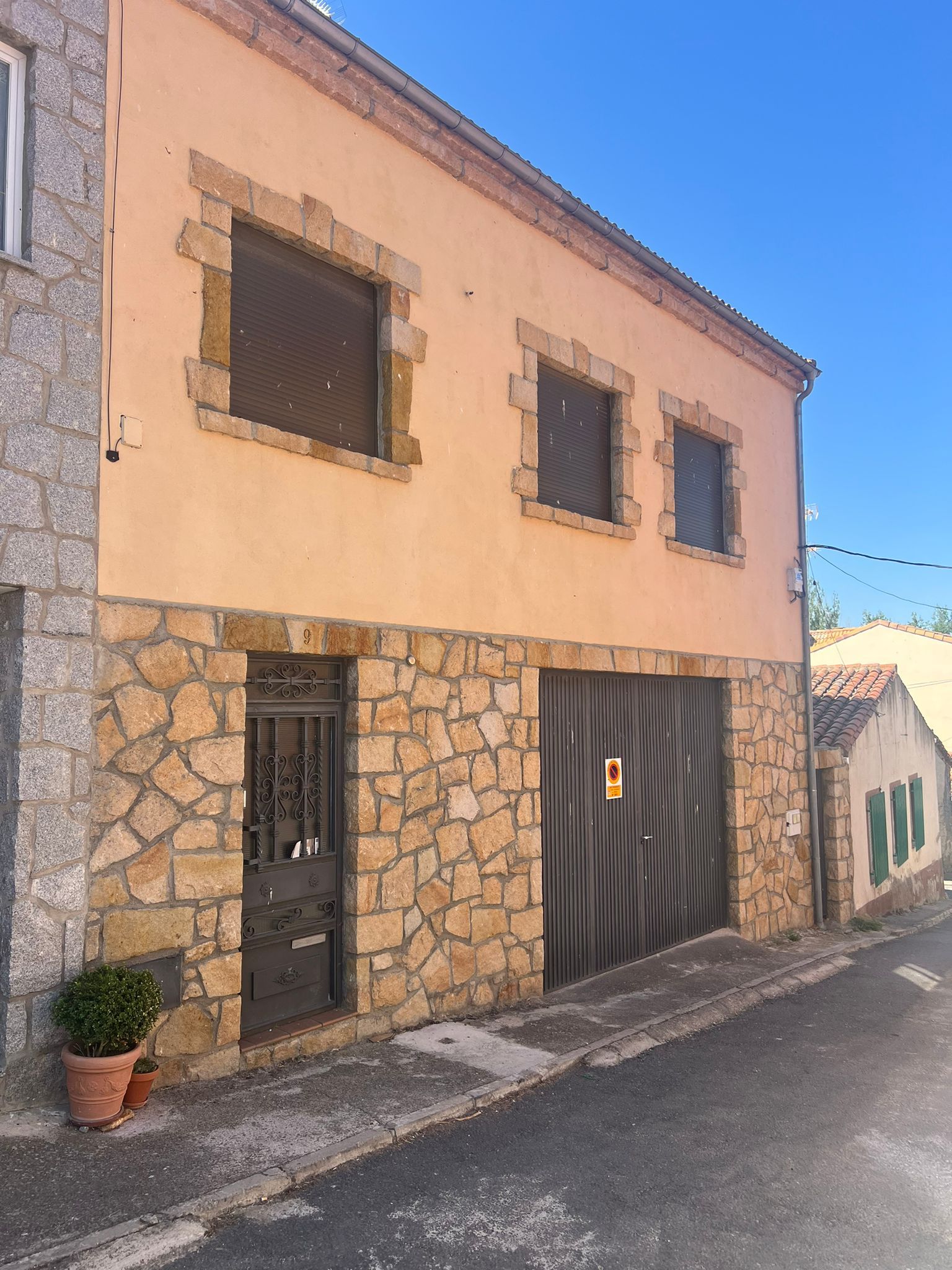 Exterior view of Single-family semi-detached for sale in Ávila Capital  with Heating, Private garden and Terrace