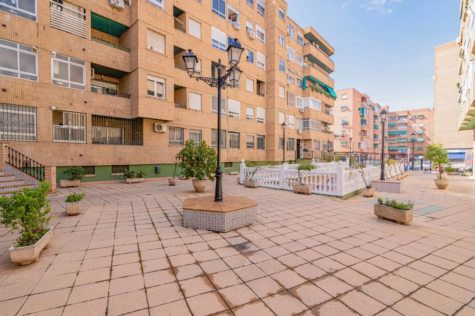 Vista exterior de Pis en venda en Granada amb Calefacció i Traster