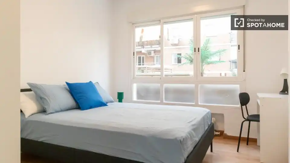 Habitación de Piso de alquiler en Madrid con Aire acondicionado, Calefacción y Amueblado