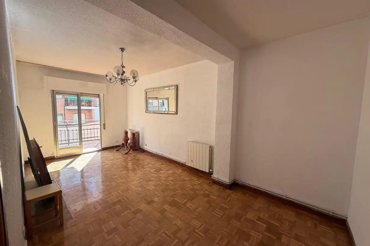 Sala d'estar de Pis en venda en Madrid amb Calefacció, Terrassa i Forn