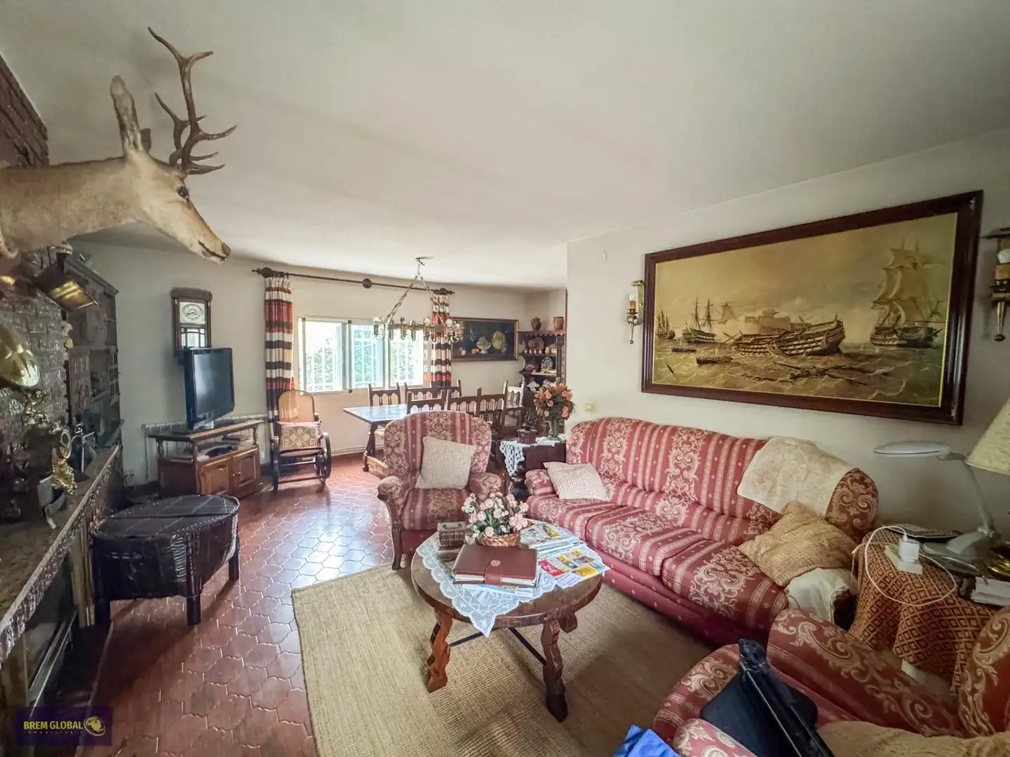 Sala d'estar de Casa o xalet en venda en Cabanillas de la Sierra amb Jardí privat, Traster i Piscina