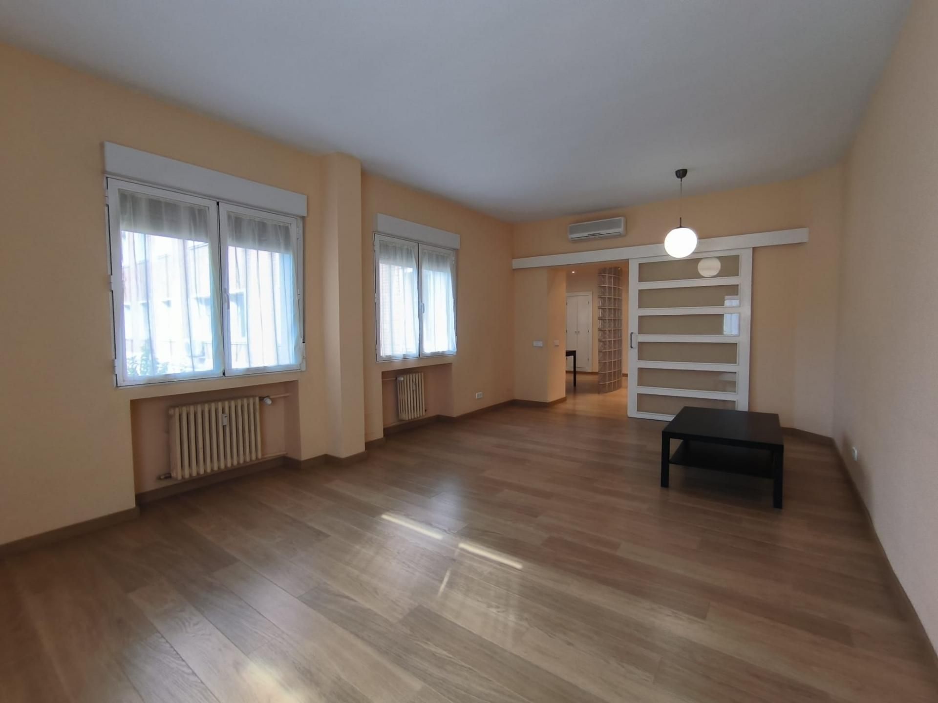 Living room of Flat to rent in  Madrid Capital  with Parquet flooring