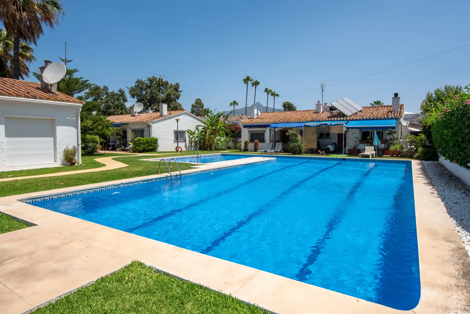 Piscina de Casa adosada en venda en Marbella amb Aire condicionat, Terrassa i Piscina