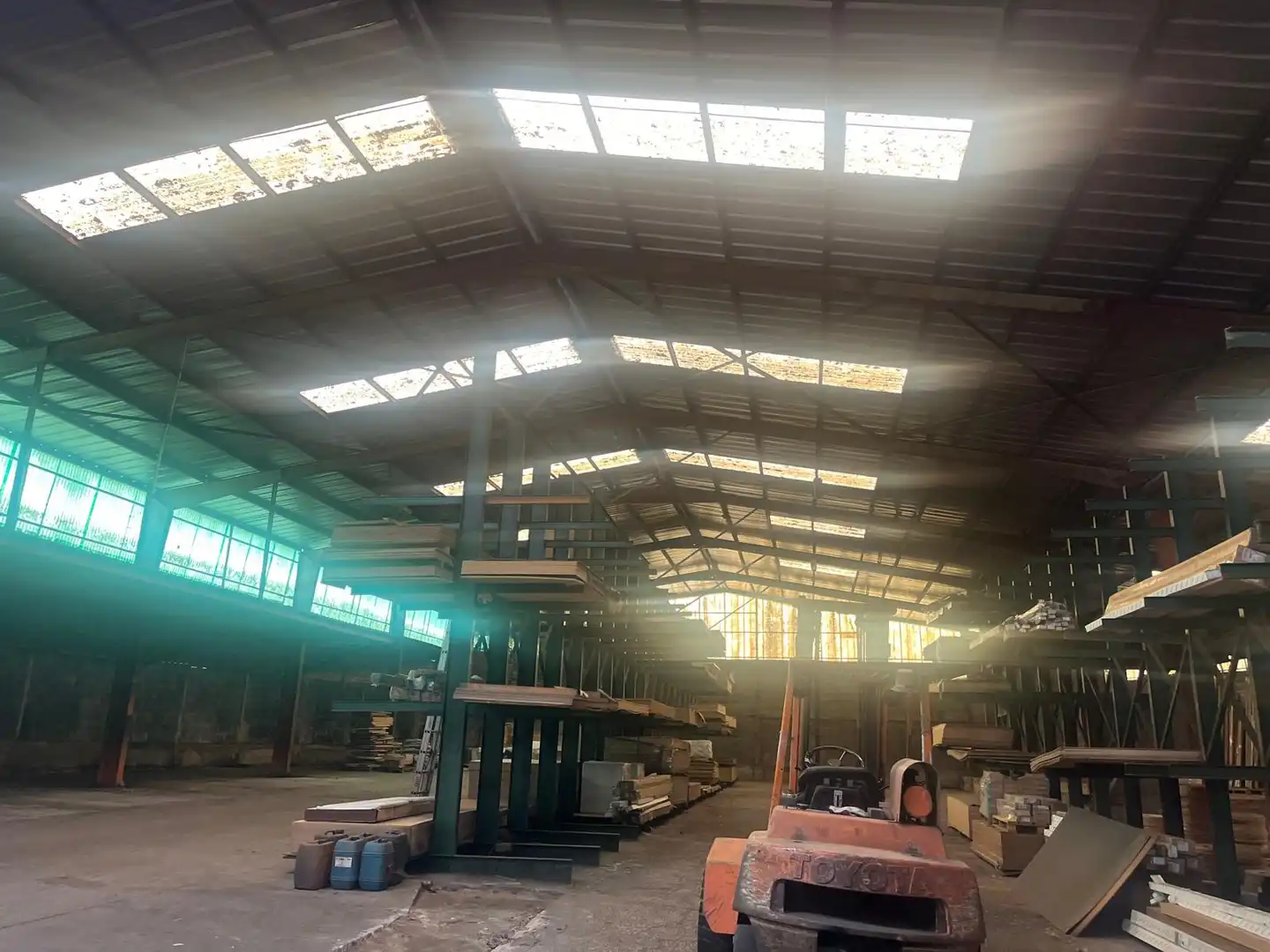 Vista exterior de Nave industrial en venta en Vigo 