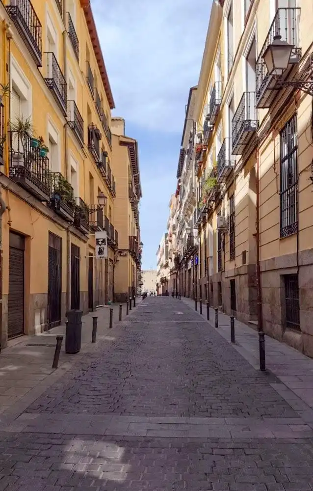 Vista exterior de Estudio en venta en Madrid con Calefacción y Amueblado