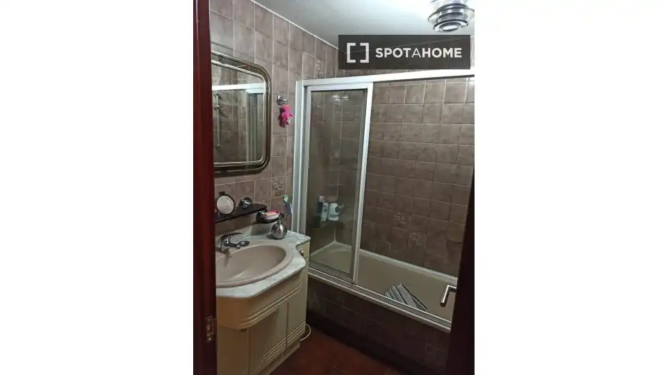 Room in Plaza Industria