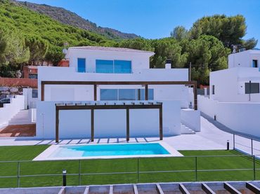 Villa avec balcon à vendre à Calle del Gaucín