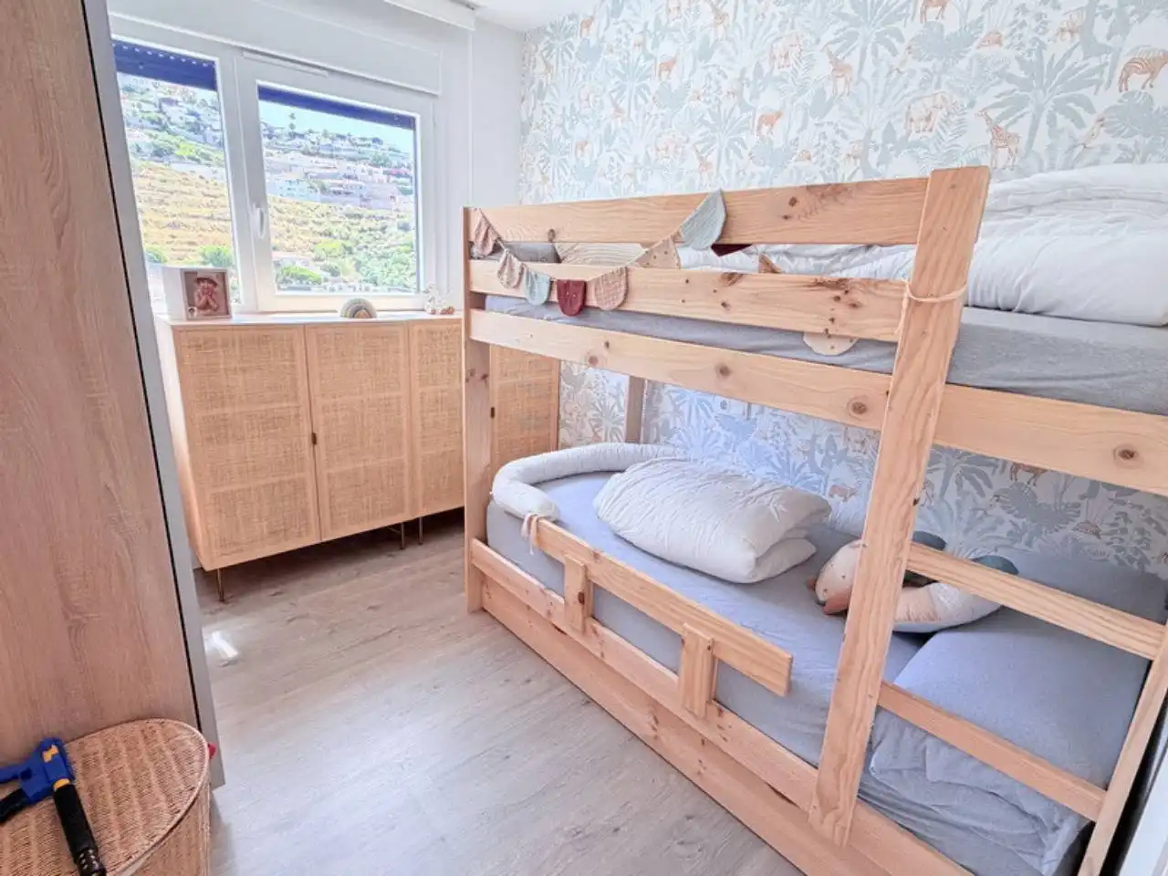 Habitación de Apartamento de alquiler en Almuñécar con Terraza y Piscina comunitaria