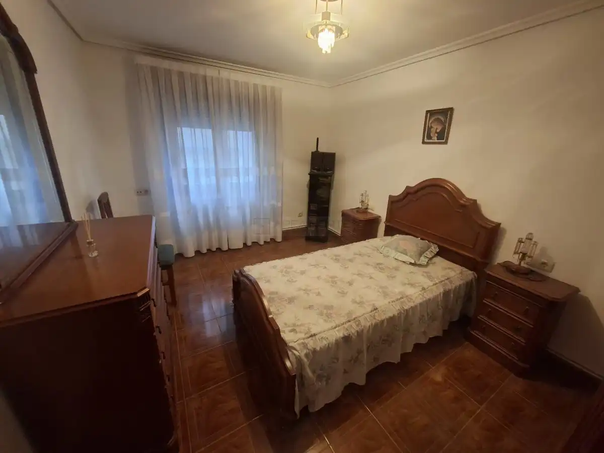 Habitación de Apartamento en venta en Vitoria - Gasteiz con Calefacción, Parquet y Terraza