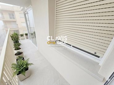 Flat with balcony for sale in Nou Barris