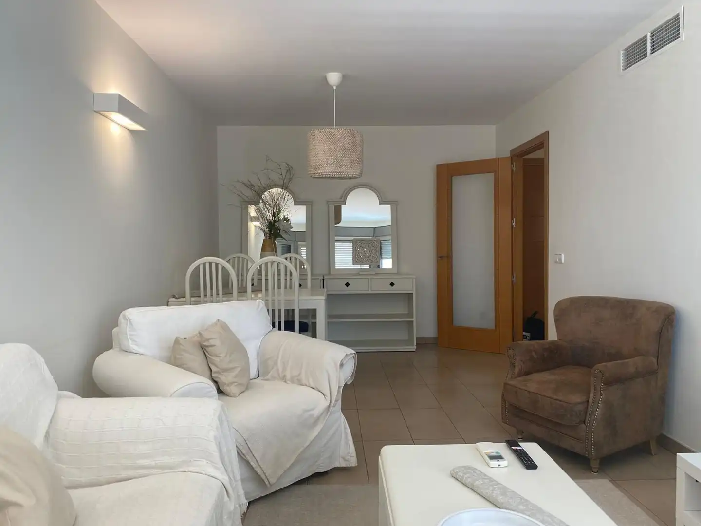 Appartement compact avec ascenseur à louer à Centre
