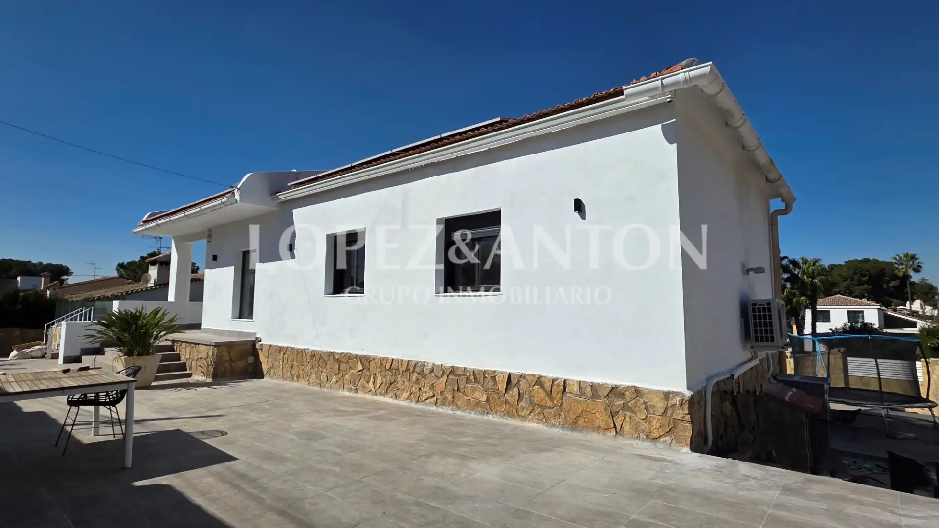 Exterior view of Houses for sale in L'Eliana  with Air Conditioner, Private garden and Parquet flooring
