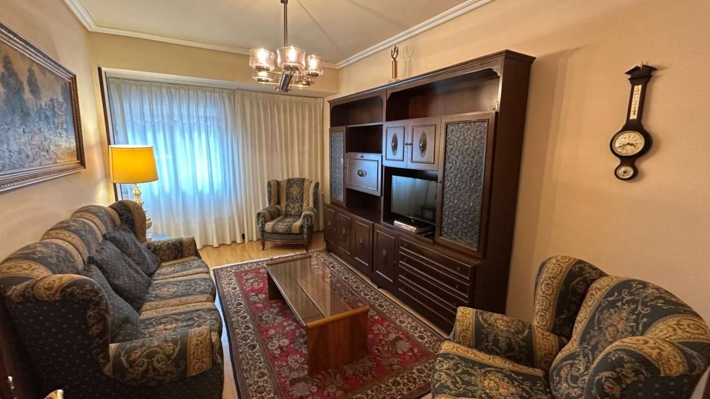 Sala d'estar de Pis en venda en Vitoria - Gasteiz amb Calefacció i Traster
