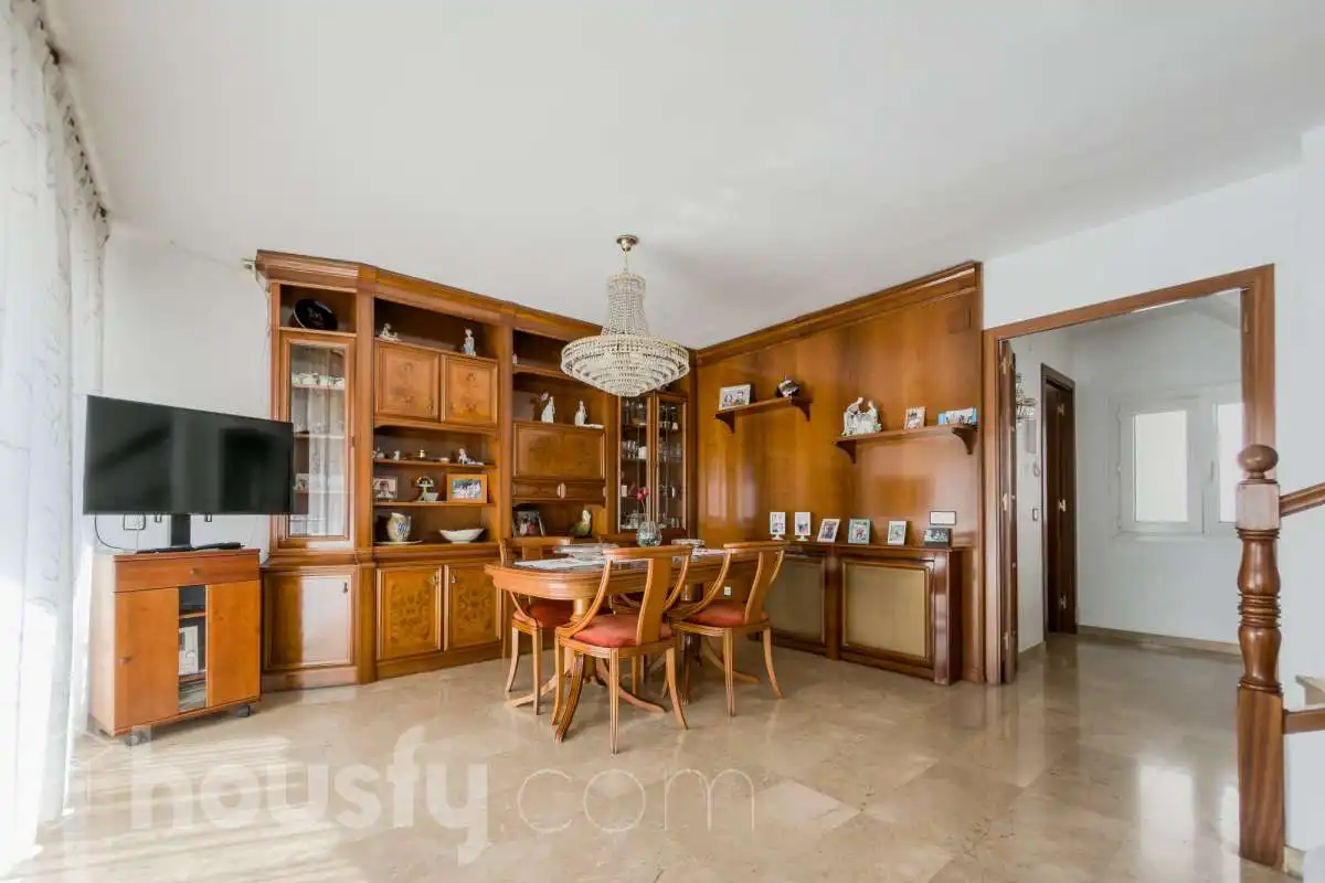 Living room of Houses for sale in Santa Coloma de Gramenet  with Air Conditioner, Heating and Private garden