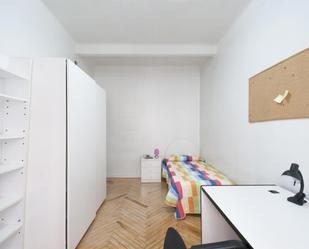 Dormitori de Casa o xalet per a compartir en  Madrid Capital amb Calefacció, Moblat i Internet