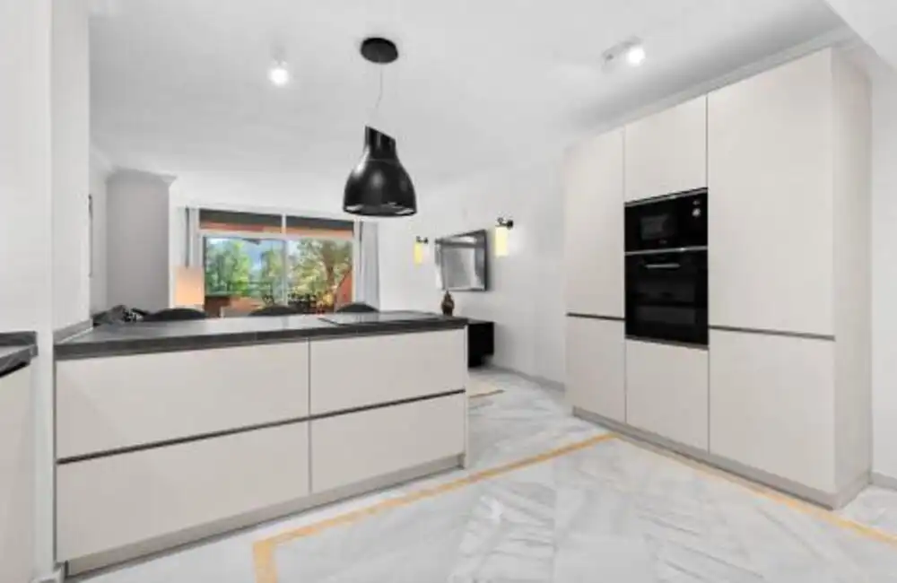 Apartament amb piscina en venda a Nueva Andalucía, imagen 4