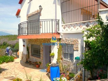 Villa zum Verkauf in Carrer Amer 26
