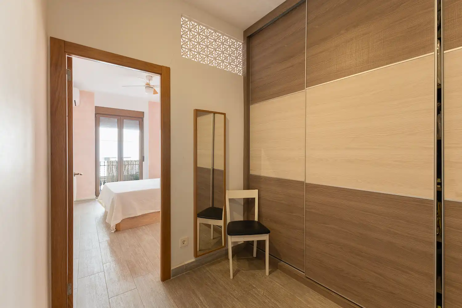 Schlafzimmer von Wohnung zur Miete in Valencia mit Klimaanlage, Heizung und Parkett
