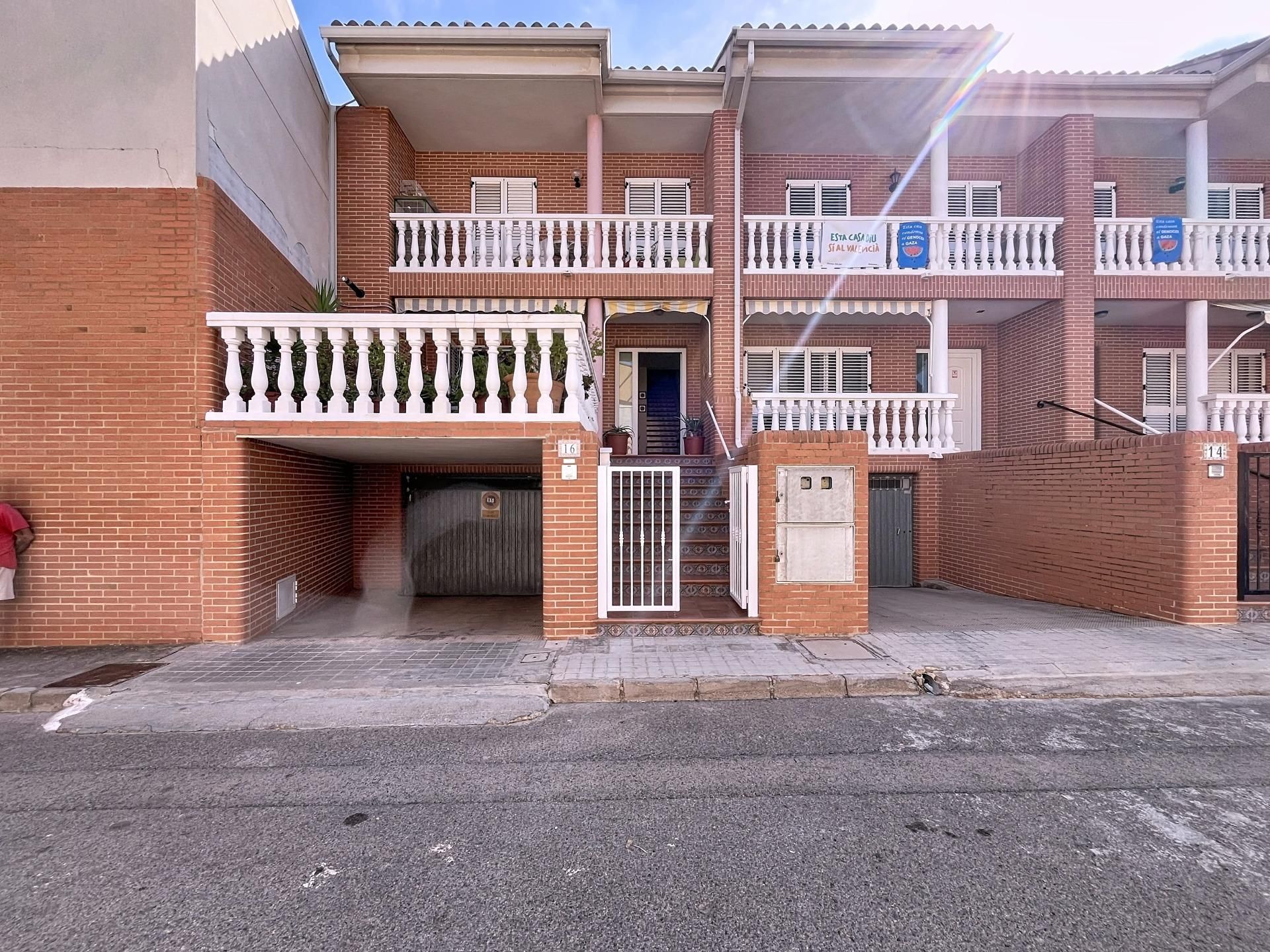 Exterior view of Single-family semi-detached for sale in Quart de les Valls  with Air Conditioner, Heating and Storage room