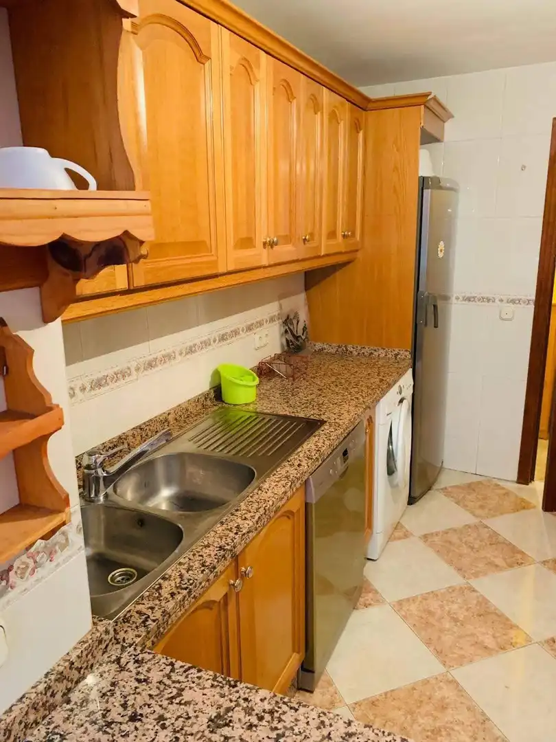 Cuina de Pis de lloguer en Granada amb Calefacció, Moblat i Balcó