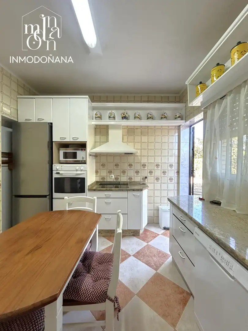 Cuina de Casa o xalet en venda en Almonte amb Jardí privat, Terrassa i Moblat