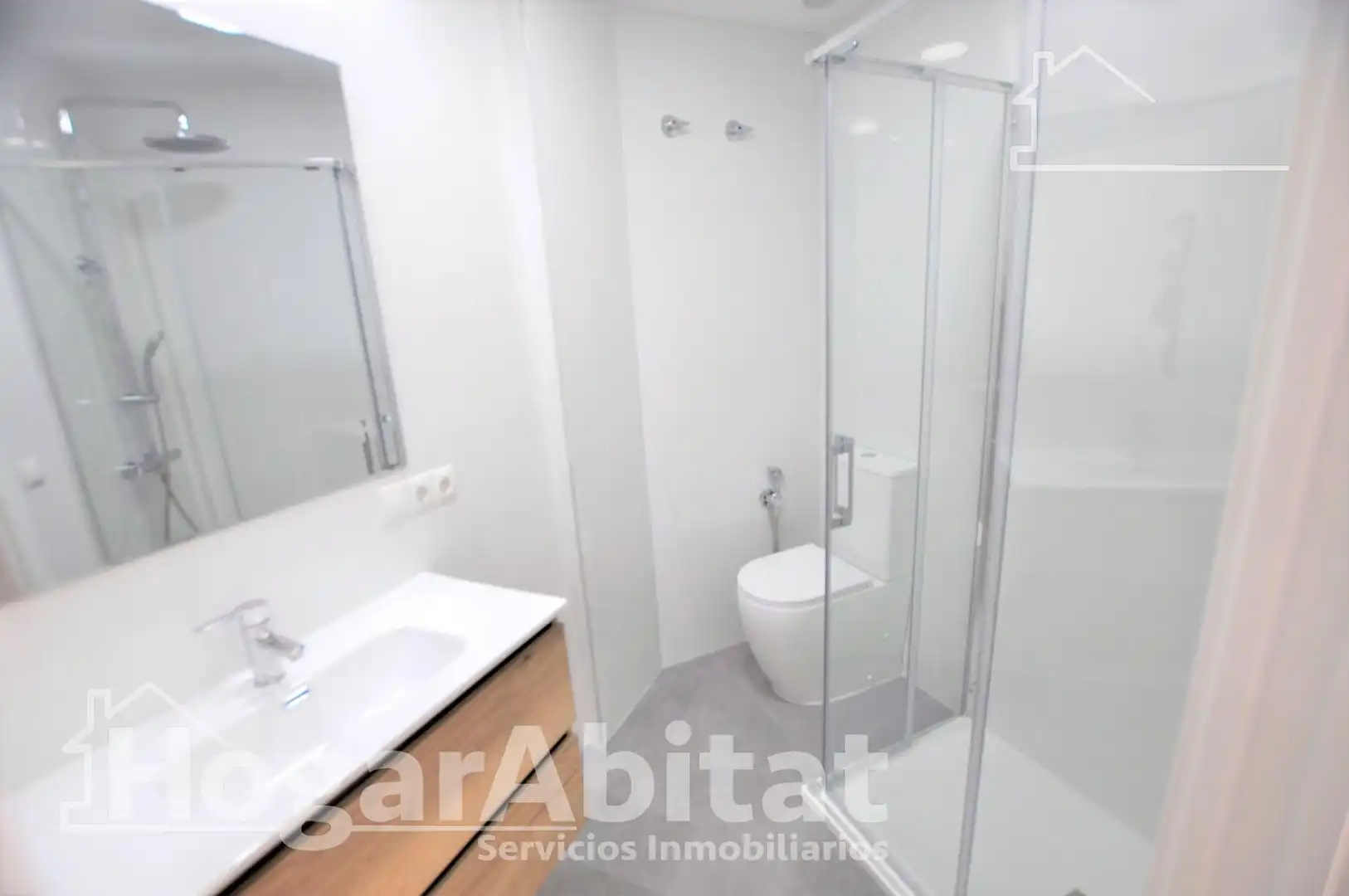 Baño de Piso en venta en Valencia con Balcón