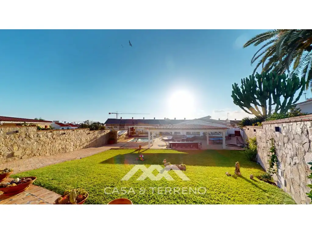 Vista exterior de Casa o xalet en venda en Vélez-Málaga amb Piscina, Moblat i TV
