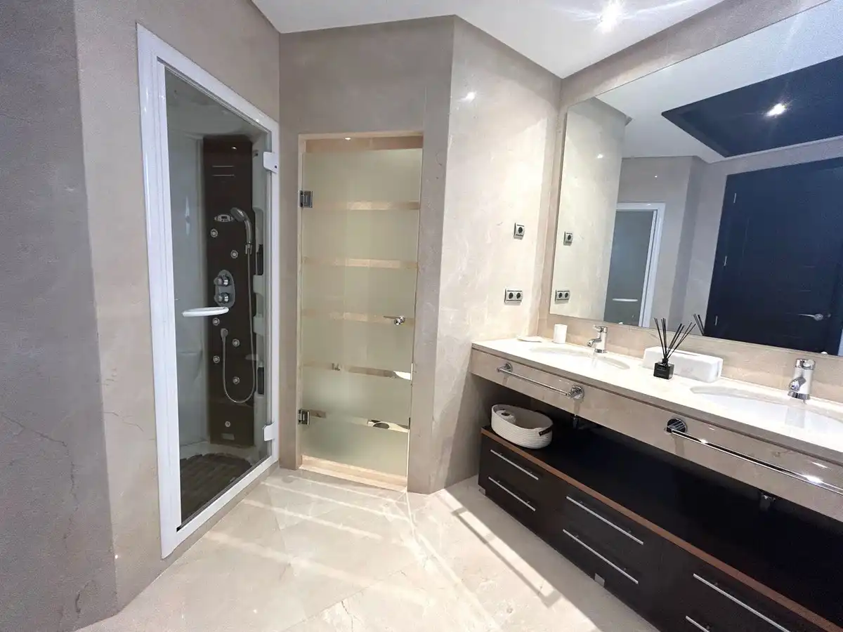 Bathroom of Duplexes for rent in Marbella  with Air Conditioner, Terrace and Furnished