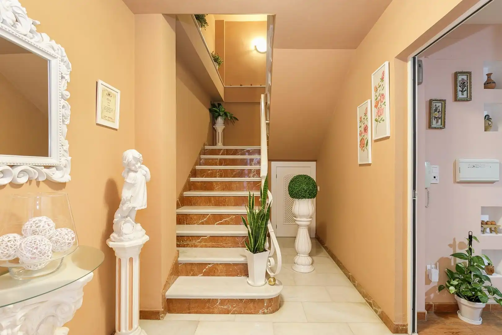 Houses for sale in Calle ZAMORA, Campus de la Salud