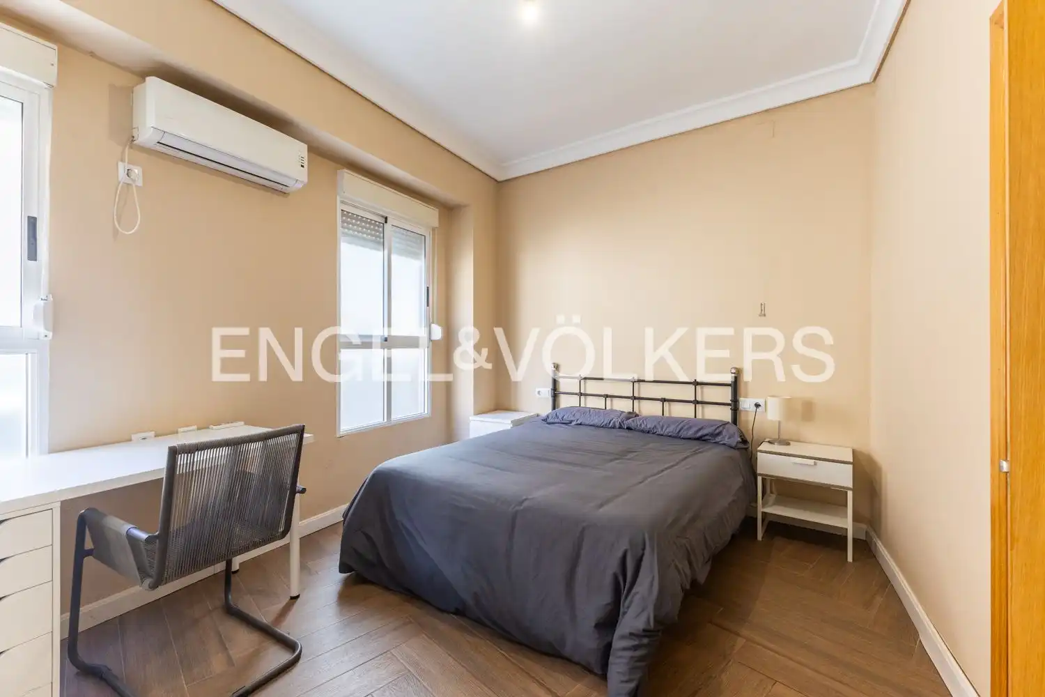 Schlafzimmer von Wohnung zur Miete in Valencia mit Klimaanlage, Heizung und Terrasse