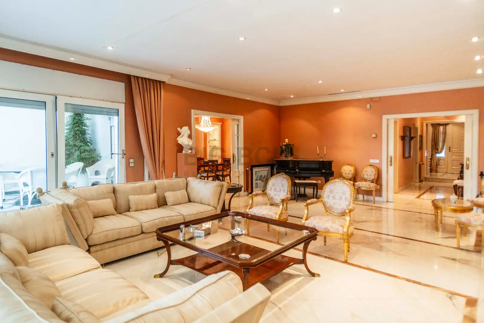 Sala d'estar de Casa o xalet en venda en Barcelona amb Aire condicionat, Calefacció i Jardí privat