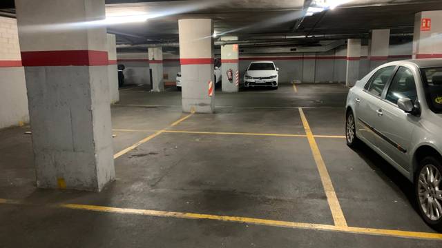 Garaje en Venta en Carrer de Cabanes en El Poble Sec - Parc de Montjuïc